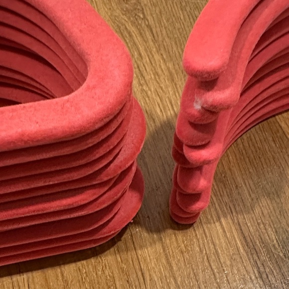 Clutter Free | Set of Pink Velvet Hangers - Picture 8 of 11